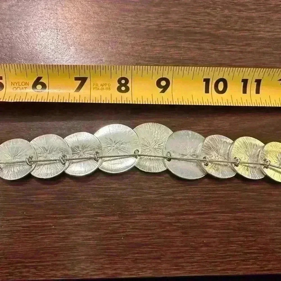 Erica Lyons Disc Medallion Textured Necklace on Slinky Chain Sliding  Adjustable - Picture 5 of 5